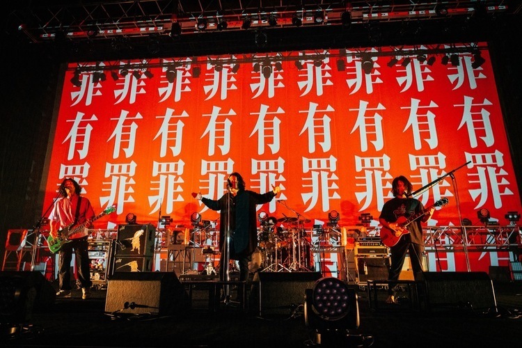 「みんなの命を鳴らして、ともに歩んできた人生を祝いたい」──THE BACK HORNがパシフィコ横浜に響かせた25周年目の「KYO-MEI」。熱気と歓喜が渦巻いたアニーバーサリー公演をレポート！